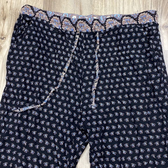 Patterned Pants - Picture 2 of 5
